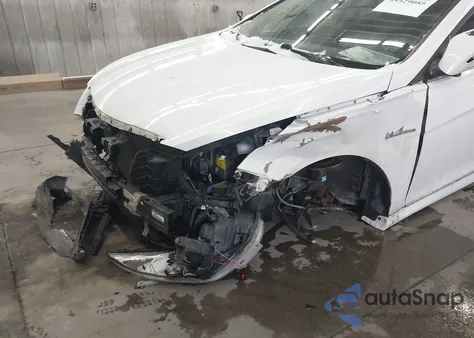 2013 Hyundai Sonata Hybrid Limited z USA, uszkodzony, nr VIN KMHEC4A47DA080298